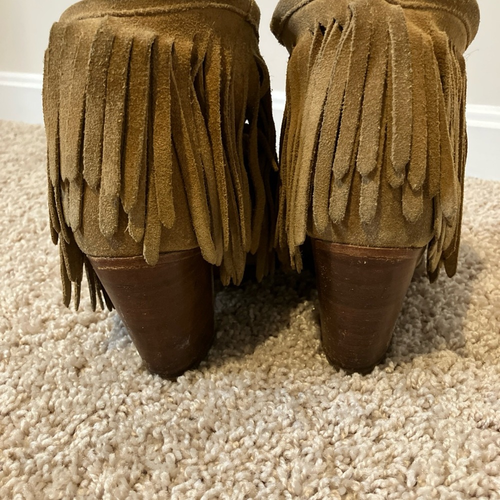 FRYE Womens Size 9B Distressed Tan Suede Fringe Heeled Ankle Boots Bootie - Picture 7 of 8